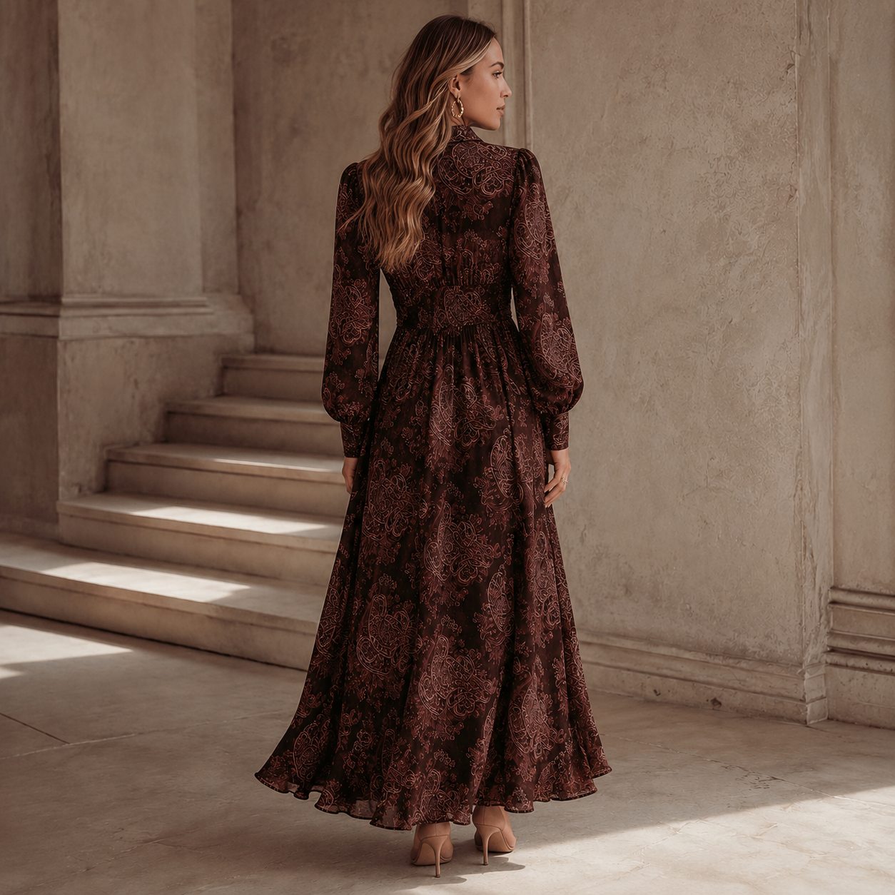 Ariane™ | Vestido maxi con estampado paisley y realce en la cintura