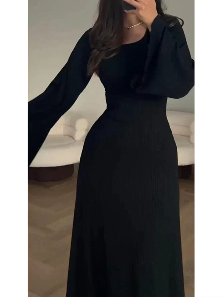 Elegante vestido de punto con lazo en la cintura