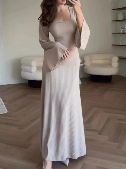 Elegante vestido de punto con lazo en la cintura