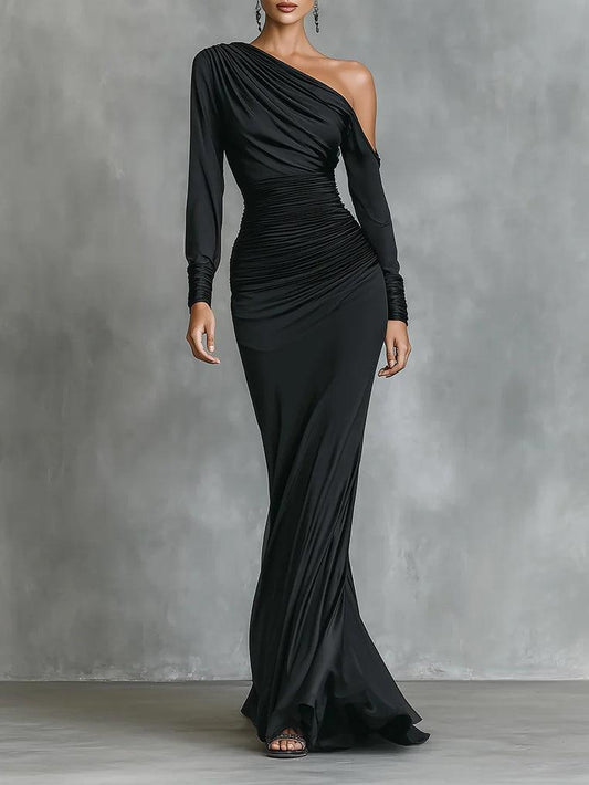 Célina™ | Vestido maxi satinado de un solo hombro en negro